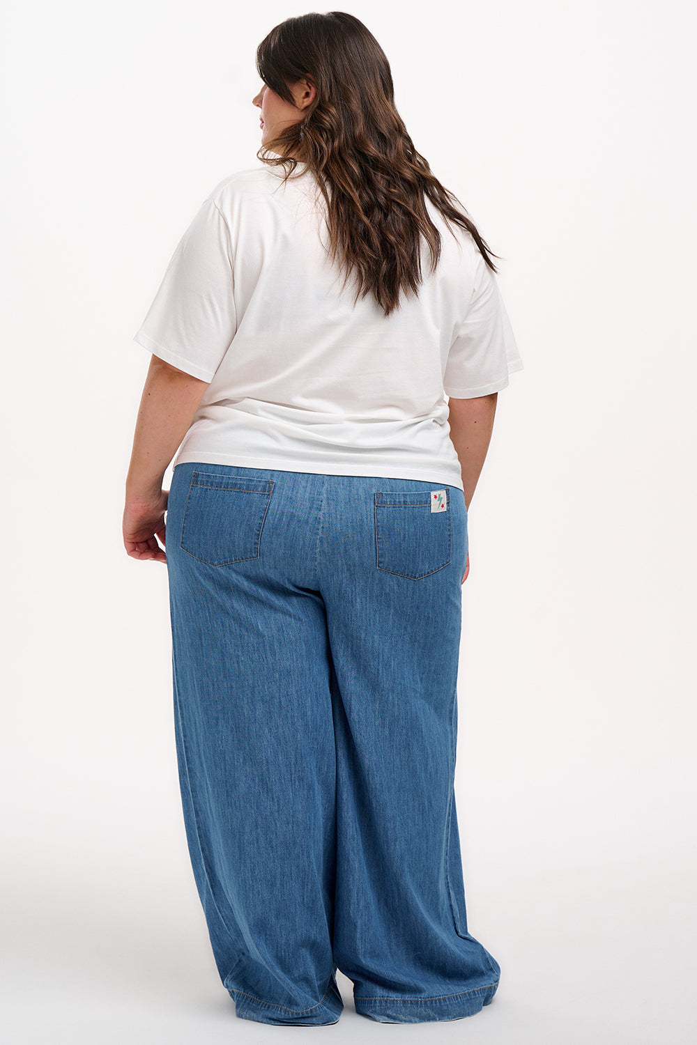 Kinsley Relaxed T-Shirt - Off White, Mirrored Jungle